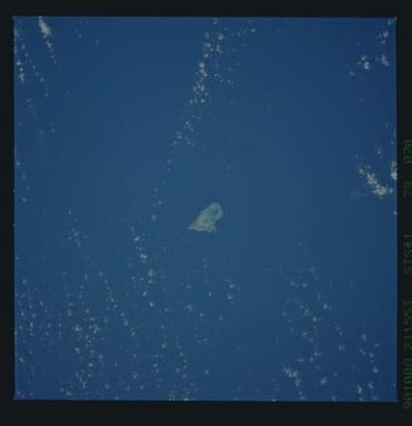 S41-79-070 - STS-041 - STS-41 earth observations