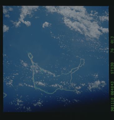 S38-76-013 - STS-038 - STS-38 earth observations