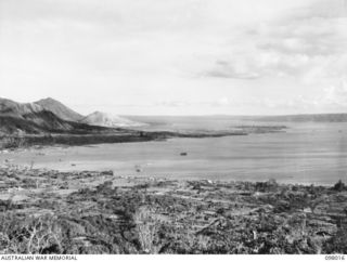 OBSERVATORY HILL, NEW BRITAIN. 1945-10-13. PANORAMIC VIEW OF SIMPSON HARBOUR AND BLANCHE BAY SHOWING SHIPPING AND HARBOUR INSTALLATIONS, VIEWED FROM OBSERVATORY HILL, IN 11 DIVISION AREA. (JOINS ..