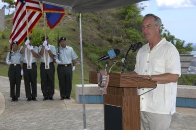 [Assignment: 48-DPA-SOI_K_Guam_6-6-7-07] Pacific Islands Tour: Visit of Secretary Dirk Kempthorne [and aides] to Guam, U.S. Territory [48-DPA-SOI_K_Guam_6-6-7-07__DI11396.JPG]