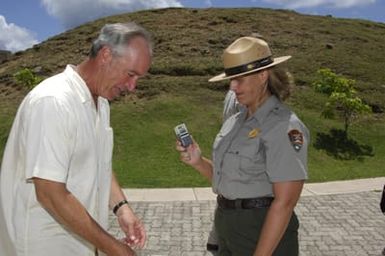 [Assignment: 48-DPA-SOI_K_Guam_6-6-7-07] Pacific Islands Tour: Visit of Secretary Dirk Kempthorne [and aides] to Guam, U.S. Territory [48-DPA-SOI_K_Guam_6-6-7-07__DI11477.JPG]