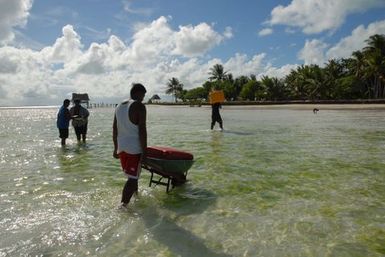 Kiribati 2006 arriving