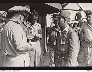 OFF KAHILI POINT, BOUGAINVILLE. 1945-09-07. A JAPANESE SURRENDER ENVOY DELIVERING A MESSAGE FROM HIS COMMANDER, LIEUTENANT-GENERAL (LT-GEN) M. KANDA, COMMANDER, 17TH JAPANESE ARMY, TO COMMANDER A. ..