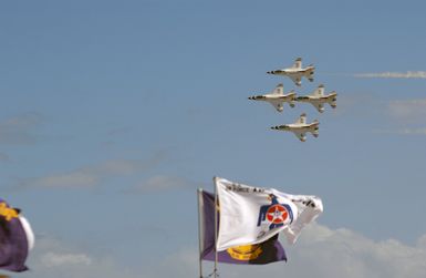 The US Air Force (USAF) ThunderbirdΘs F-16C Aerial Demonstration Team aircraft perform during the Friends and Neighbors Weekend at Hickam Air Force Base (AFB), Hawaii (HI)