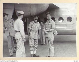 NADZAB AREA, NEW GUINEA, 1945-06-27. HIS ROYAL HIGHNESS, THE DUKE OF GLOUCESTER, GOVERNOR GENERAL OF AUSTRALIA (3) ON ARRIVAL AT NADZAB AIRSTRIP, HQ FIRST ARMY AREA, ON A TOUR OF INSPECTION OF ..