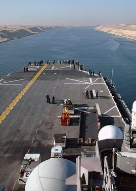 U.S. Navy Sailors aboard the Tarawa Class Amphibious Assault Ship USS SAIPAN (LHA 2) enjoy the view as their ship transits through the Suez Canal in Egypt on Sept. 2, 2006. SAIPAN is currently underway conducting maritime security operations. (U.S. Navy photo by Mass Communication SPECIALIST SEAMAN Patrick W. Mullen III) (Released)