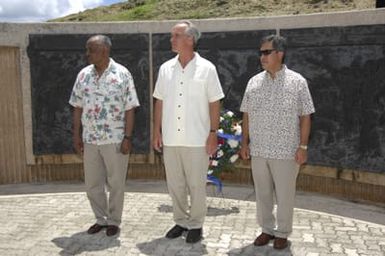 [Assignment: 48-DPA-SOI_K_Guam_6-6-7-07] Pacific Islands Tour: Visit of Secretary Dirk Kempthorne [and aides] to Guam, U.S. Territory [48-DPA-SOI_K_Guam_6-6-7-07__DI11447.JPG]