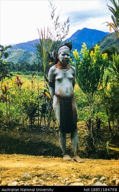 Chimbu - Mt Hagen, 3 miles to Nondugl - widow