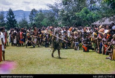 Sing-sing - Chuave - dance leader - spirit