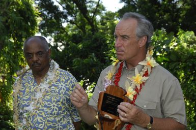 [Assignment: 48-DPA-SOI_K_Amer_Sam] Pacific Islands Tour: Visit of Secretary Dirk Kemmpthorne [and aides] to American Samoa, U.S. Territory [48-DPA-SOI_K_Amer_Sam__DI15301.JPG]