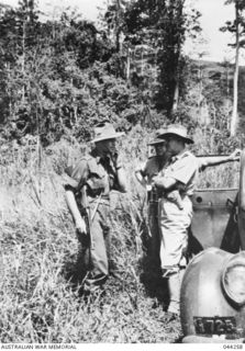 WAU, NEW GUINEA. 1942-07. NEAR CRYSTAL CREEK. LEFT TO RIGHT: LIEUTENANT COLONEL P. D. S. STARR, BRIGADIER M. J. MOTEN, COMD 17 BRIGADE, LIEUTENANT-GENERAL I. G. MACKAY. (DONATED BY LADY MACKAY)