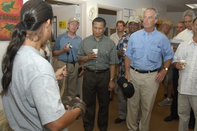 [Assignment: 48-DPA-SOI_K_Guam_6-6-7-07] Pacific Islands Tour: Visit of Secretary Dirk Kempthorne [and aides] to Guam, U.S. Territory [48-DPA-SOI_K_Guam_6-6-7-07__DI12168.JPG]