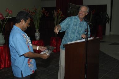 [Assignment: 48-DPA-SOI_K_Palau_6-7-9-07] Pacific Islands Tour: Visit of Secretary Dirk Kempthorne [and aides] to Palau Islands, Republic of Palau [48-DPA-SOI_K_Palau_6-7-9-07__DI13152.JPG]