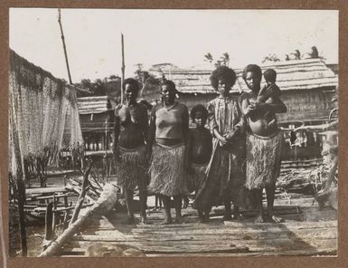 A group of women and children, Port Moresby, 1914