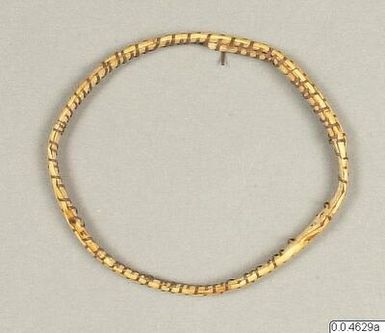 ["armring, bracelet"]