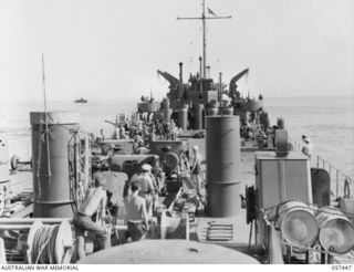 FINSCHHAFEN, NEW GUINEA. 1943-09-22. THE TOP DECK OF AN LST (LANDING SHIP, TANK) DURING THE LOADING OF THE FINSCHHAFEN FORCE EQUIPMENT