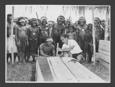 [Measuring pit sawn timber, Papua New Guinea] Australian News and Information Bureau