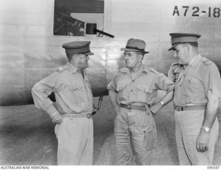 JACQUINOT BAY, NEW BRITAIN. 1945-04-08. MAJOR GENERAL A.H. RAMSEY, GENERAL OFFICER COMMANDING 5 DIVISION (3), SENATOR FRASER, ACTING MINISTER FOR THE ARMY (2), AND LIEUTENANT GENERAL J. NORTHCOTT, ..