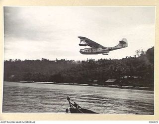 TOL, NEW BRITAIN, 1945-08-05. A ROYAL NEW ZEALAND AIR FORCE CATALINA AIRCRAFT COMING IN TO LAND AT TOL ANCHORAGE