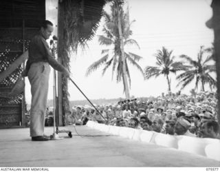 MILILAT, NEW GUINEA. 1944-08-31. BOB HOPE, THE FAMOUS AMERICAN COMEDIAN ENTERTAINING A LARGE CROWD OF ALLIED SERVICE PERSONNEL AT THE AMERICAN "SEEBEE" BASE DURING A CONCERT GIVEN BY THE BOB HOPE ..