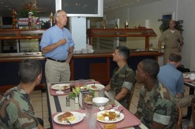 [Assignment: 48-DPA-SOI_K_Guam_6-6-7-07] Pacific Islands Tour: Visit of Secretary Dirk Kempthorne [and aides] to Guam, U.S. Territory [48-DPA-SOI_K_Guam_6-6-7-07__DI12027.JPG]