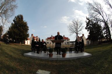 [Assignment: 48-DPA-01-12-09_SOI_K_Mt_Vernon] Visit of Secretary Dirk Kempthorne to Mount Vernon Estate and Gardens, Mount Vernon, Virginia, [for touring and announcement of the U.S. nomination of the George Washington home, along with the Papahanaumokuakea Marine National Monument in Hawaii, for inclusion on the United Nations Educational, Scientific, and Cultural Organization's (UNESCO's) World Heritage List. Joining Secretary Kempthorne for the announcement was James Rees, Executive Director of the Mount Vernon Estate and Gardens.] [48-DPA-01-12-09_SOI_K_Mt_Vernon_IOD_9427.JPG]