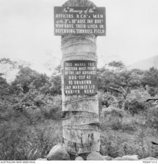 MILNE BAY, PAPUA, C.1942. ORIGINAL MONUMENT TO OFFICERS, NCOS AND MEN OF THE 7TH AND 18TH AUSTRALIAN INFANTRY BRIGADES WHO GAVE THEIR LIVES IN DEFENDING TURNBULL FIELD. THE INSCRIPTION ON THE LOWER ..