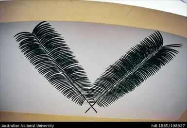 Vanuatu - Painted design of two crossing black feathers or ferns