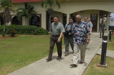 [Assignment: 48-DPA-SOI_K_Guam_6-6-7-07] Pacific Islands Tour: Visit of Secretary Dirk Kempthorne [and aides] to Guam, U.S. Territory [48-DPA-SOI_K_Guam_6-6-7-07__DI12258.JPG]