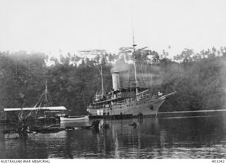 WITU ISLAND, NEW BRITAIN. C. 1914. ROYAL AUSTRALIAN NAVY PATROL VESSEL UNA BERTHED IN WITU HARBOUR. THIS VESSEL HAD BEEN THE GERMAN SHIP KOMET UNTIL CAPTURED BY AUSTRALIANS AT KOMETHAFEN ON THE ..