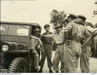 TOROKINA, BOUGAINVILLE ISLAND, SOLOMON ISLANDS. C. 1945-08-17. 80 GROUP CAPTAIN (GP CAPT) DIXIE ROBISON CHAPMAN, ADELAIDE, SA (IN JEEP), GIVES FINAL INSTRUCTIONS TO THE CREW OF THE BEAUFORT ..