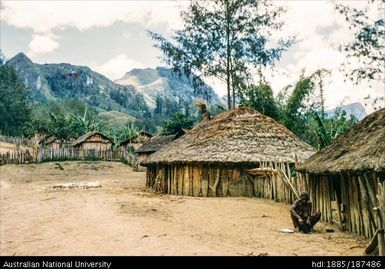 Chouave: Village men