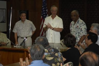 [Assignment: 48-DPA-SOI_K_Guam_6-6-7-07] Pacific Islands Tour: Visit of Secretary Dirk Kempthorne [and aides] to Guam, U.S. Territory [48-DPA-SOI_K_Guam_6-6-7-07__DI11121.JPG]