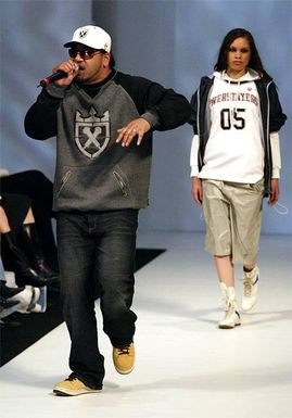 King Kapisi at New Zealand Fashion Week, 2004