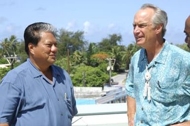 [Assignment: 48-DPA-SOI_K_Majuro_6-11-12-07] Pacific Islands Tour: Visit of Secretary Dirk Kempthorne [and aides] to Majuro Atoll, of the Republic of Marshall Islands [48-DPA-SOI_K_Majuro_6-11-12-07__DI14712.JPG]