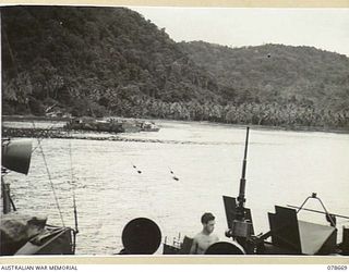 BAIEN AREA, NEW BRITAIN. 1945-01-26. THE ML802 AND ML825 OF THE ROYAL AUSTRALILAN NAVY PORT DIRECTORATE, JACQUINOT BAY, MOVING INTO BAIEN TO MEET THE LCM'S (LANDING CRAFT MECHANISED) OF THE 594TH ..