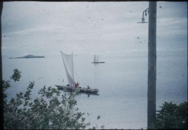 Trading canoes leaving Koki market : Port Moresby, Papua New Guinea, 1953 / Terence and Margaret Spencer