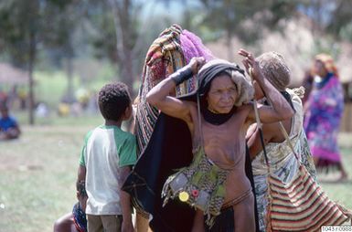 ["kvinnor, festival, fotografi, photograph"]