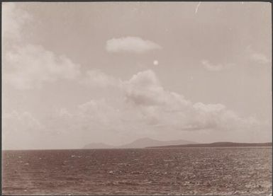 Ngunu Island off Efate, New Hebrides, 1906 / J.W. Beattie