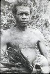 Geleniu of Darilari, as taboo-keeper, appears at molanganiwane for the death of his father Gooboo