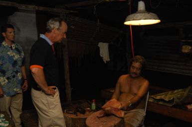 [Assignment: 48-DPA-SOI_K_Pohnpei_6-10-11-07] Pacific Islands Tour: Visit of Secretary Dirk Kempthorne [and aides] to Pohnpei Island, of the Federated States of Micronesia [48-DPA-SOI_K_Pohnpei_6-10-11-07__DI14071.JPG]