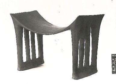 Photo of a seat-like carving (XXXIV/42)