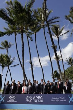 Barack Obama poses with other leaders for the APEC Family Photo in Honolulu, Hawaii, November 13, 2011