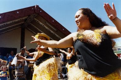 Ōrongomai Marae 2003; Waitangi open day; Cook Islands Christian group from Porirua