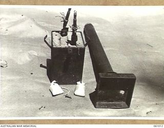 NEW GUINEA. 1943-11-24. INTERIOR OF THE BOMB AND THE PROPELLANT CHARGE OF THE JAPANESE SPIGOT MORTAR (ANTI-TANK). THIS EQUIPMENT HAS BEEN PREPARED FOR DEMONSTRATION PURPOSES BY THE COMMAND ROYAL ..