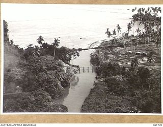 BUMI RIVER, FINSCHHAFEN HARBOUR, NEW GUINEA. 1943-12-05. ENTRACE TO THE MOUTH OF THE BUMI RIVER