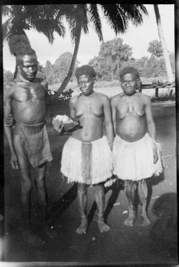 Woman with a food offering with a man and another woman, Buliva, Ramu River, New Guinea, 1935 / Sarah Chinnery