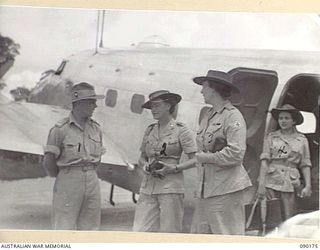 JACQUINOT AIRSTRIP, NEW BRITAIN. 1945-03-29. LADY BLAMEY (2), AND LADY WAKEHURST (3), SPEAKING WITH LIEUTENANT R.A. WITNEY (1), AT THE SIDE OF THE PLANE WHILE LORD WAKEHURST MEETS HEADQUARTERS 5 ..