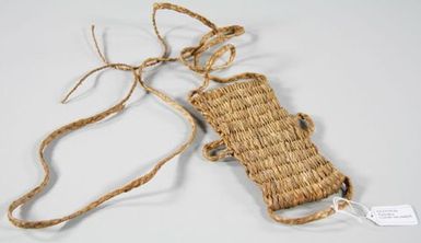 Tāmaka kiri'au (reef sandals)