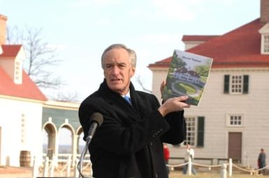 [Assignment: 48-DPA-01-12-09_SOI_K_Mt_Vernon] Visit of Secretary Dirk Kempthorne to Mount Vernon Estate and Gardens, Mount Vernon, Virginia, [for touring and announcement of the U.S. nomination of the George Washington home, along with the Papahanaumokuakea Marine National Monument in Hawaii, for inclusion on the United Nations Educational, Scientific, and Cultural Organization's (UNESCO's) World Heritage List. Joining Secretary Kempthorne for the announcement was James Rees, Executive Director of the Mount Vernon Estate and Gardens.] [48-DPA-01-12-09_SOI_K_Mt_Vernon_DOI_5728.JPG]